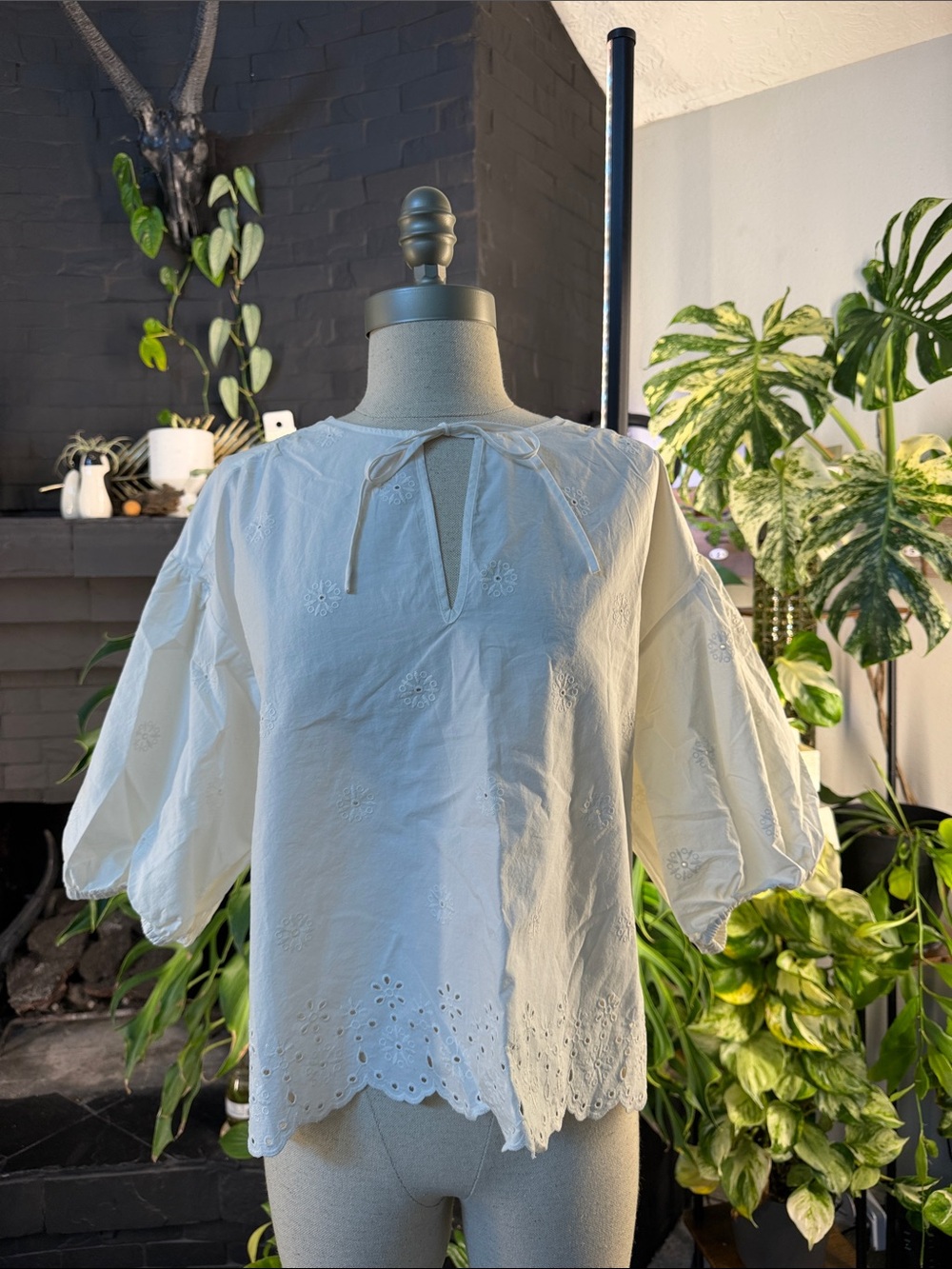 Comptoir Des Cotonniers White Eyelet Tie-Back Blouse